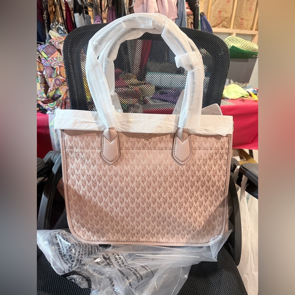 NWT Michael Kors Heidi Large Logo Jacquard Tote bag in a fawn pink color